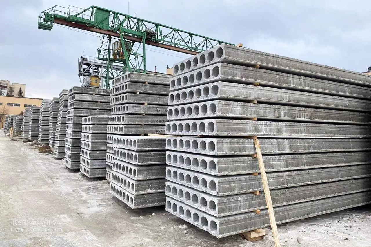 завод залізобетонних конструкцій, що виготовляє плити перекриття