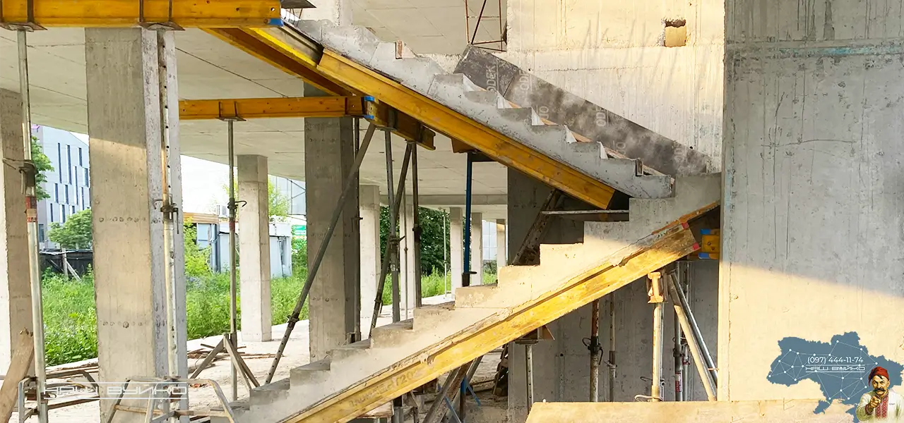 бетонні сходи різних конфігурацій армовані