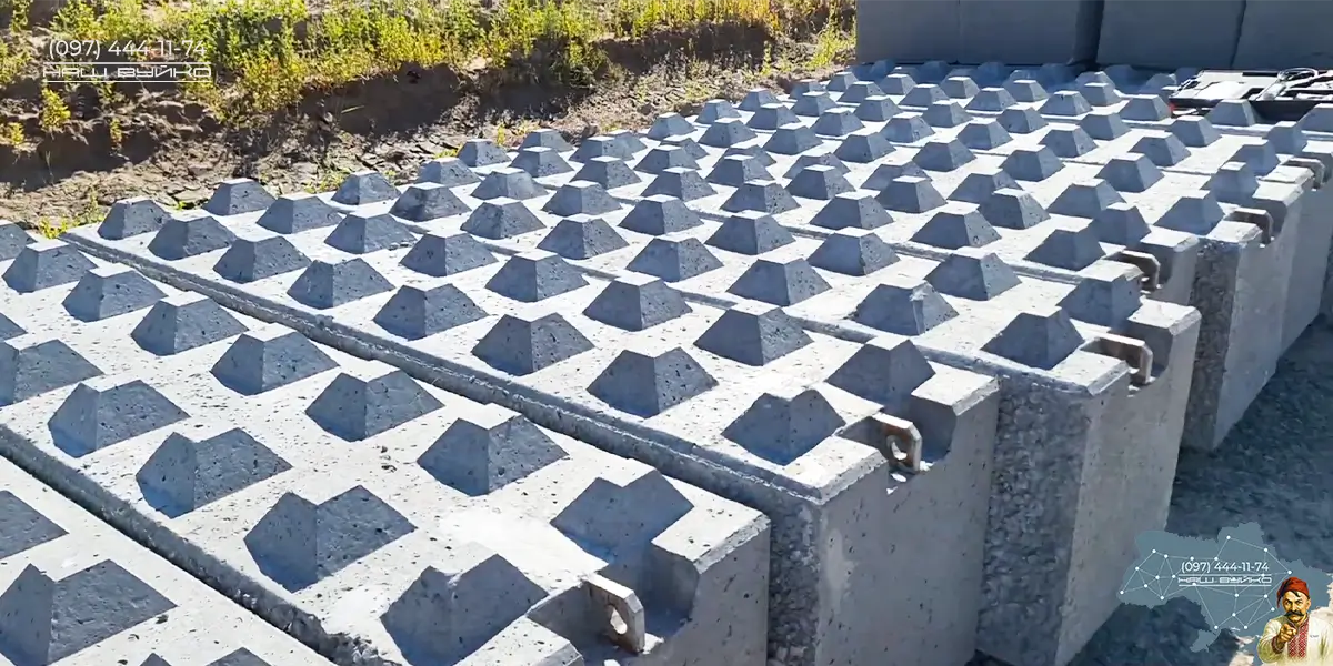 Бетонні блоки модульні ЛБ - це швидкозбірні елементи парапетного типу для створення фундаментів і стін, безшовного типу "шип-паз".